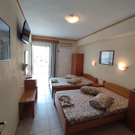 Villa Cosmos Inn Olympiakí Aktí Exterior foto
